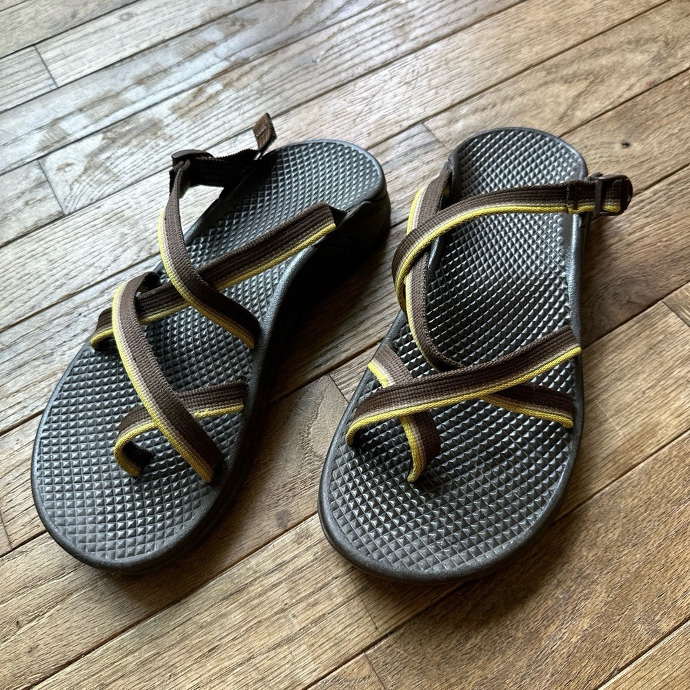 Chaco Sandals Womens Size W 7 Black Brown Crisscross Straps Adjustable Ankle Out